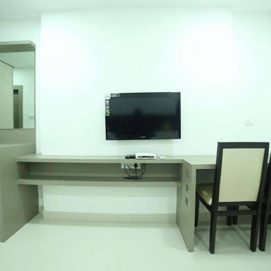 La Riviera Suites Madhapur Hyderabad Exterior foto